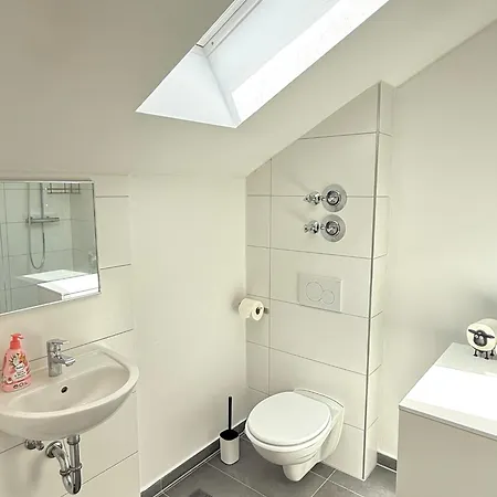Modern Flat - Waschmaschine, Fussbodenheizung, Regendusche *